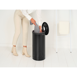 BRABANTIA - MATT BLACK PLASTİK KAPAKLI ÇAMAŞIR SEPETİ 35L (1)