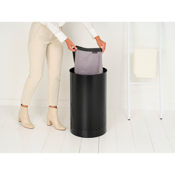 BRABANTIA - MATT BLACK PLASTİK KAPAKLI ÇAMAŞIR SEPETİ 60L (1)