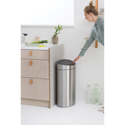 BRABANTIA - MATT STEEL NEW DOKUNMATİK ÇÖP KUTUSU 40L (1)